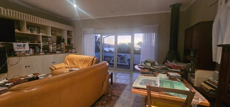 7 Bedroom Property for Sale in Middedorp Western Cape